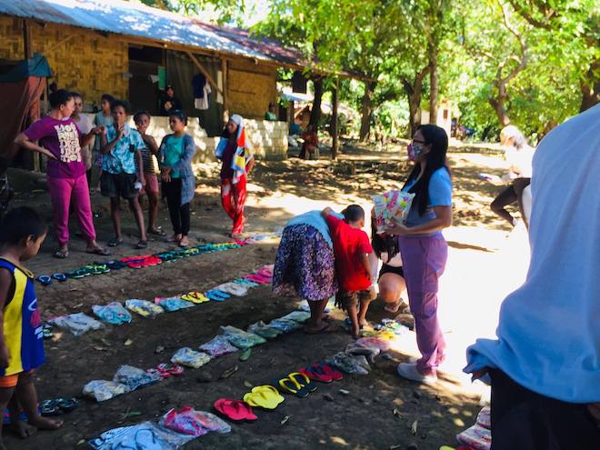 Leny GivingBack in Philippines